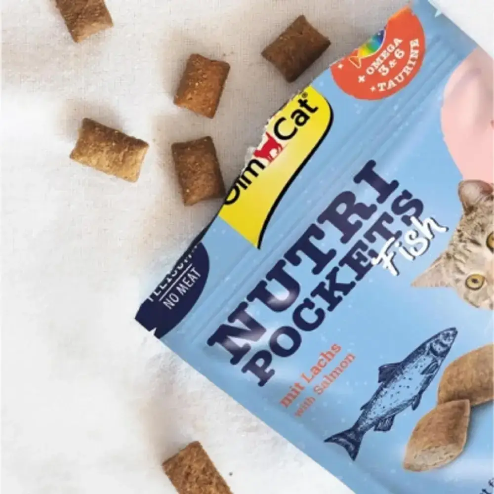 GimCat Nutri Pockets 60г - хрусткі подушечки для котів (Лосось + Мультивітамін)2