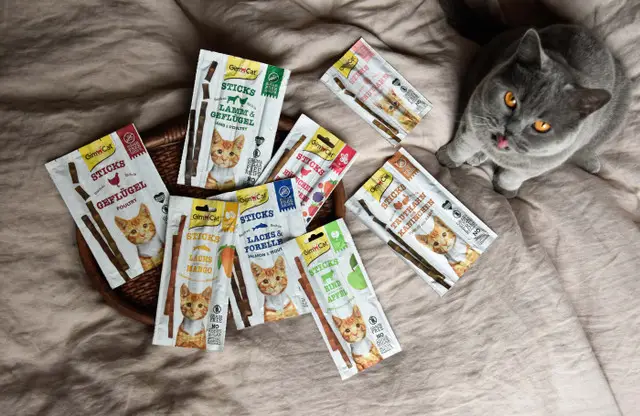 Стіки (ковбаски) для кішок